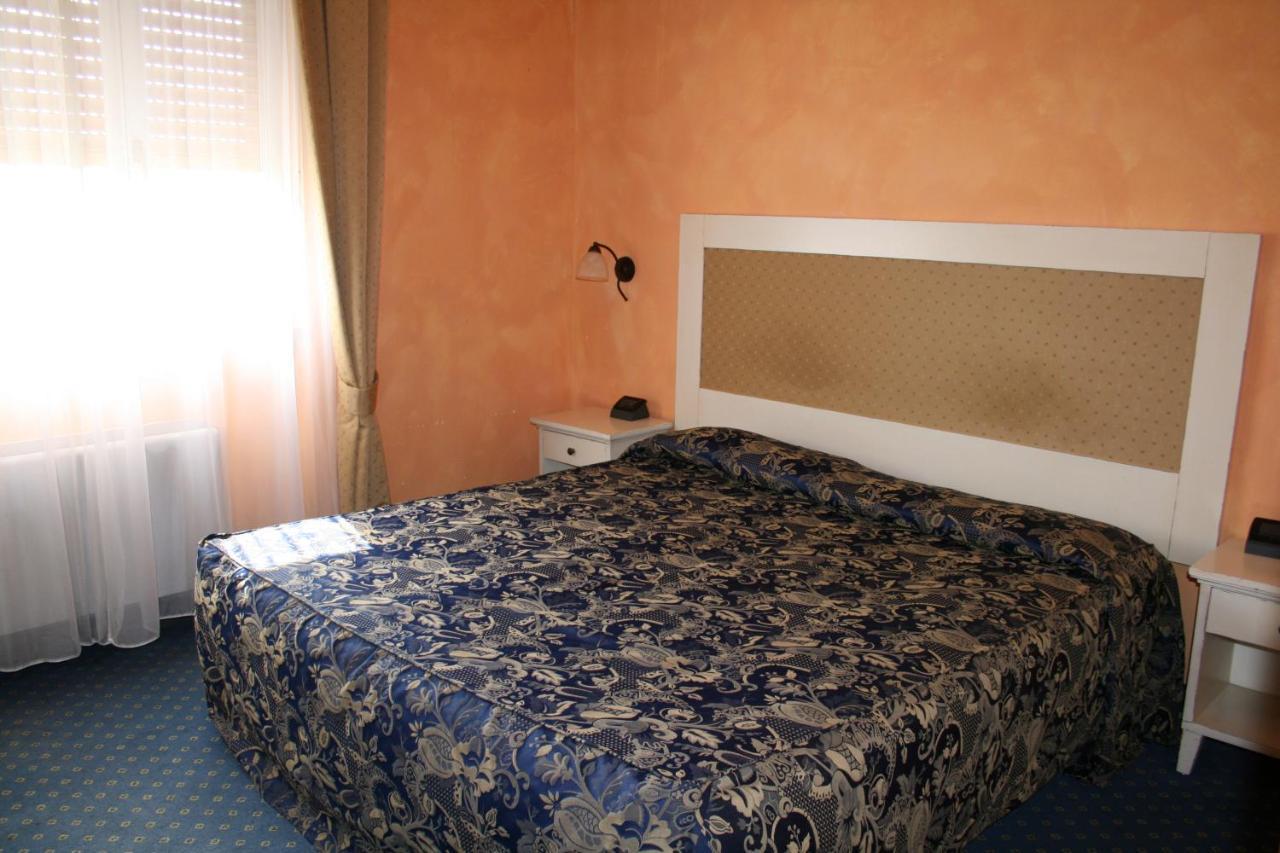 Hotel De La Ville Bereguardo Kültér fotó